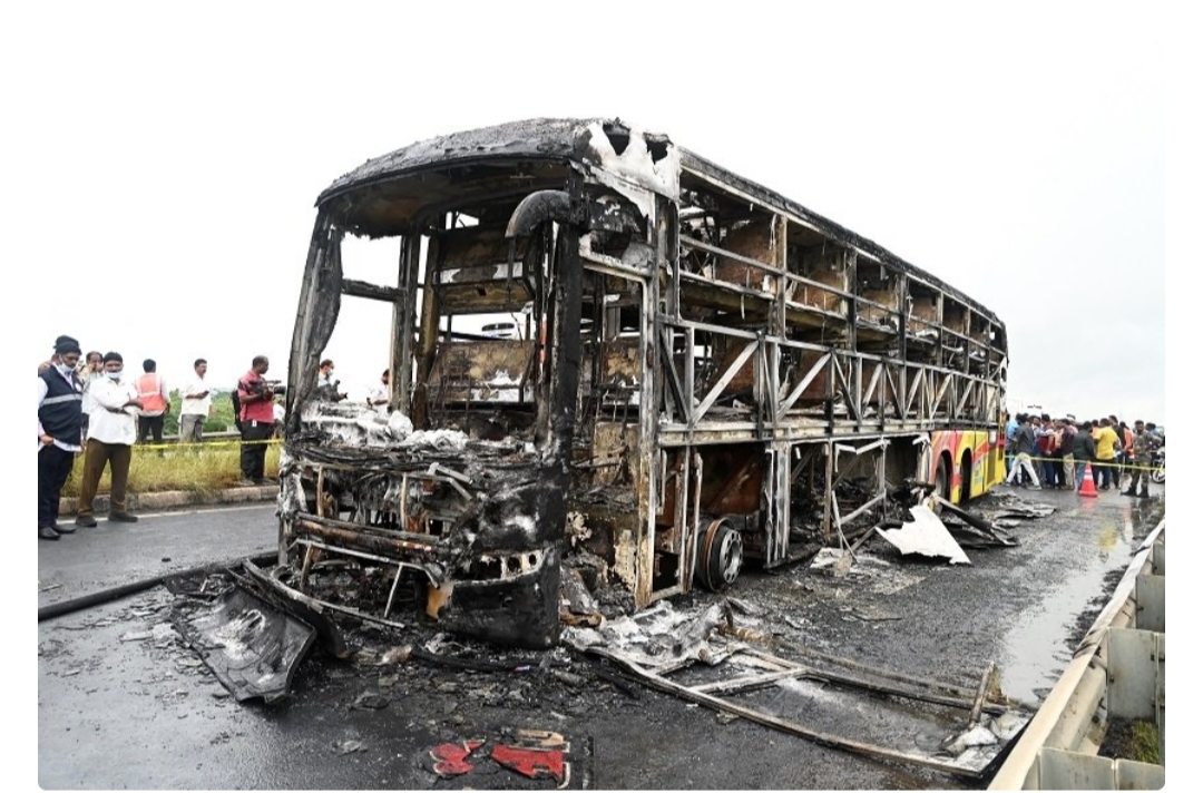 भारतको हैदराबादमा बस दुर्घटना हुँदा २५ जनाको मृत्यु