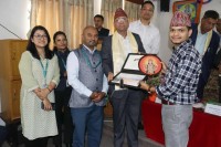 दाङका डा. केशव न्यौपानेलाई “जिवक अवार्ड”