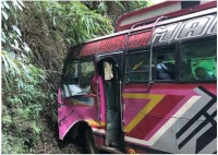 दाङबाट विद्यार्थी लिएर पाल्पा गएको स्कुल बस दुर्घटना