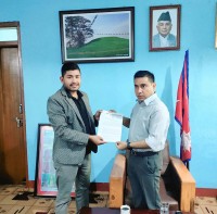 दाङका ३ पाङ्ग्रे यातायात व्यवसायीद्धारा मन्त्रीको ध्यानाकर्षण