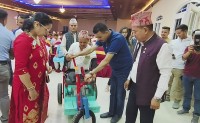 जन्मदिनको अवसरमा कांग्रेस नगर सभापति हमालद्वारा विपन्न विद्यार्थीलाई पोशाक र अपाङ्गलाई ह्विल चियरको व्यवस्था