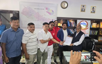 मल अभावको विरुद्धमा वाइसीएल नेपाल दाङद्वारा प्रमुख जिल्ला अधिकारीलाई ज्ञापन पत्र