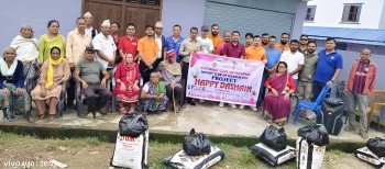 रोटरी क्लब र रोट्याक्ट क्लब अफ तुलसीपुर सिटिको संयुक्त आयोजनामा विपन्न परिवारलाई खाद्यान्न वितरण
