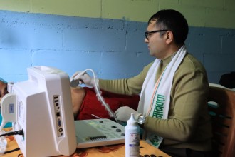 तुलसीपुरमा पुष्पन हेल्थ केयरद्वारा मानव सेवा आश्रमका आश्रितलाई निःशुल्क स्वास्थ्य परीक्षण