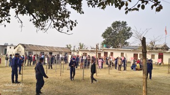 देशभर शान्तिपूर्ण रुपमा मतदान सुरु, ३ लाख शुरक्षाकर्मी परिचालन