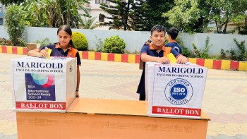 तुलसीपुरको मेरिगोल्ड स्कुलमा निर्वाचन प्रक्रियाबाट विद्यार्थीको नेतृत्व चयन