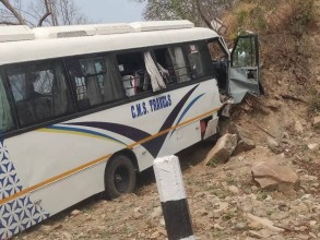 दाङमा बस दुर्घटना, २१ जना घाइते
