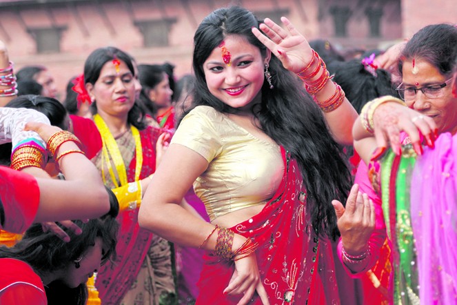 आज तीज पर्व मनाइँदै, किन मनाइन्छ तीज?