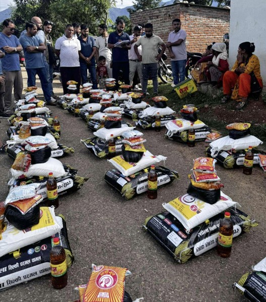 लायन्स क्लब अफ तुलसीपुर इशानद्वारा ३५ विपन्न परिवारलाई खाद्यान्न वितरण