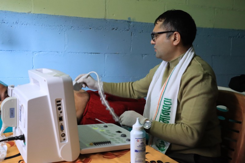 तुलसीपुरमा पुष्पन हेल्थ केयरद्वारा मानव सेवा आश्रमका आश्रितलाई निःशुल्क स्वास्थ्य परीक्षण