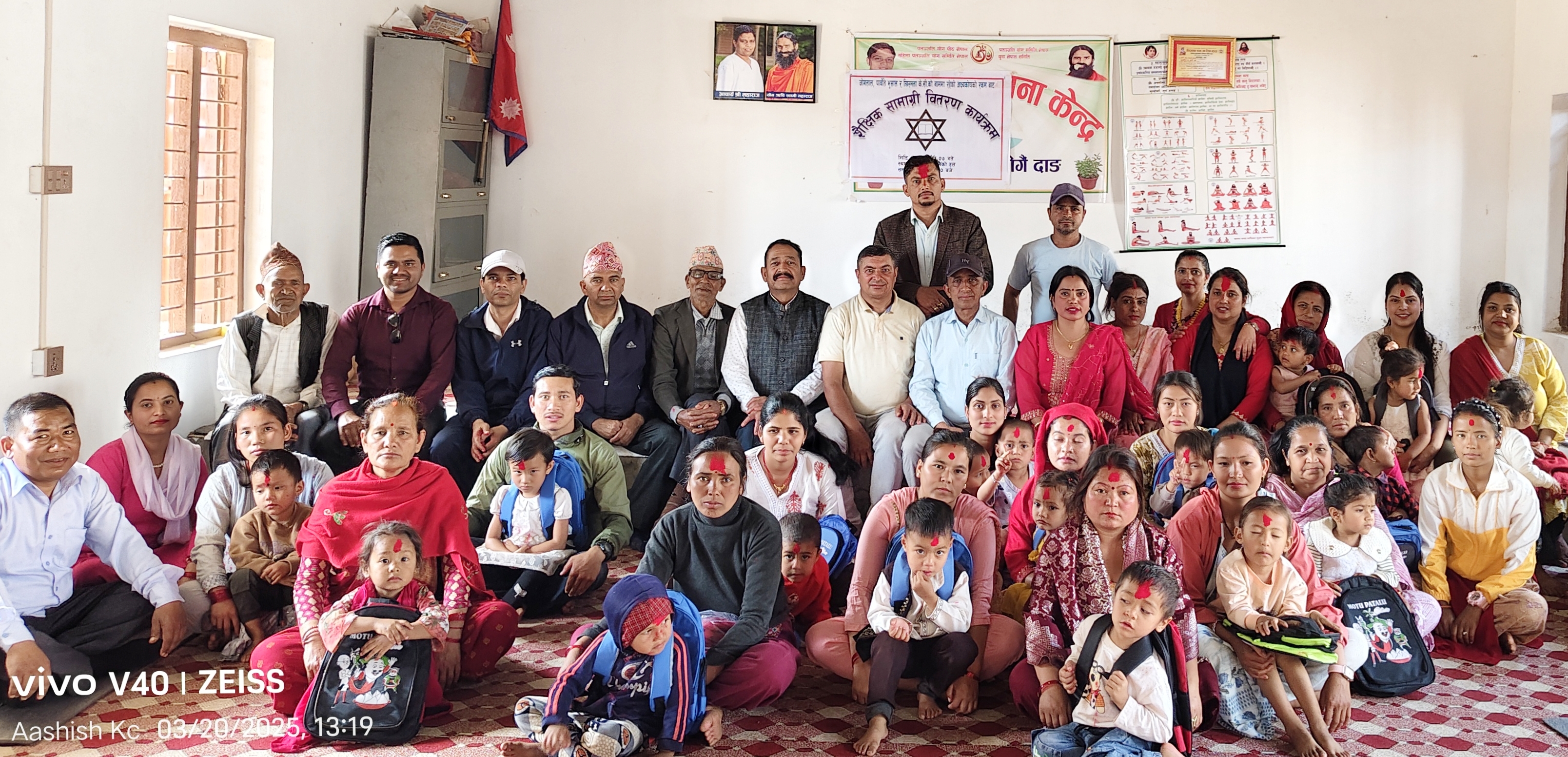 तुलसीपुर–७ स्थित प्रावि श्रीगैंका विद्यार्थीलाई शैक्षिक सामग्री वितरण